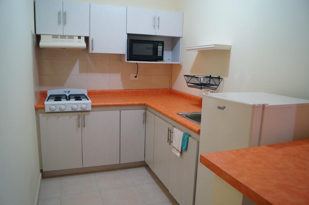 Mv Suites Монтерей Екстериор снимка