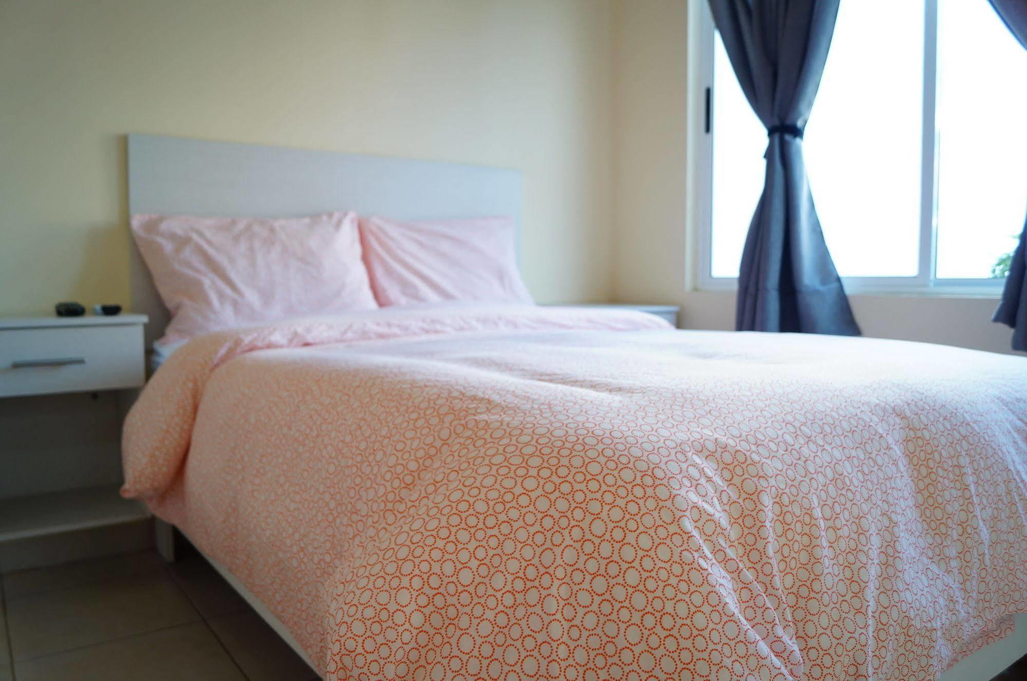 Mv Suites Монтерей Екстериор снимка