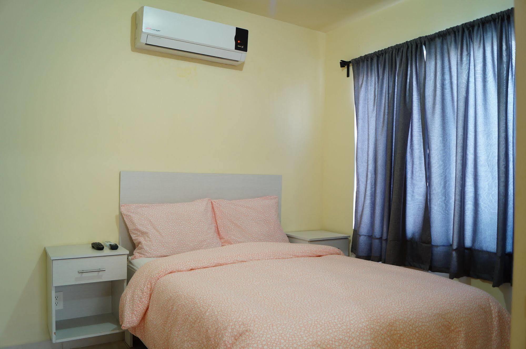 Mv Suites Монтерей Екстериор снимка